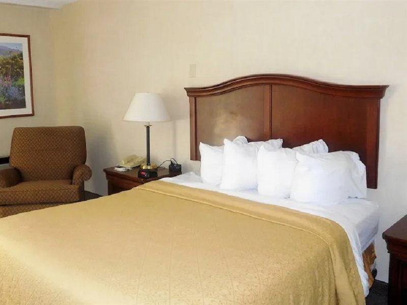Quality Inn & Suites Данвил Екстериор снимка