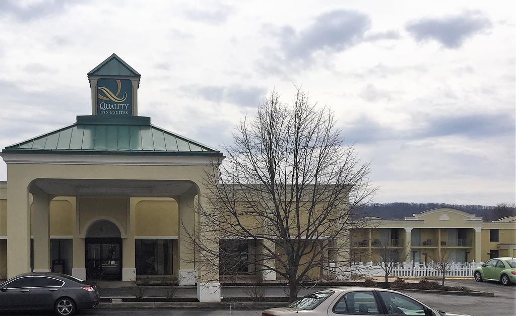 Quality Inn & Suites Данвил Екстериор снимка