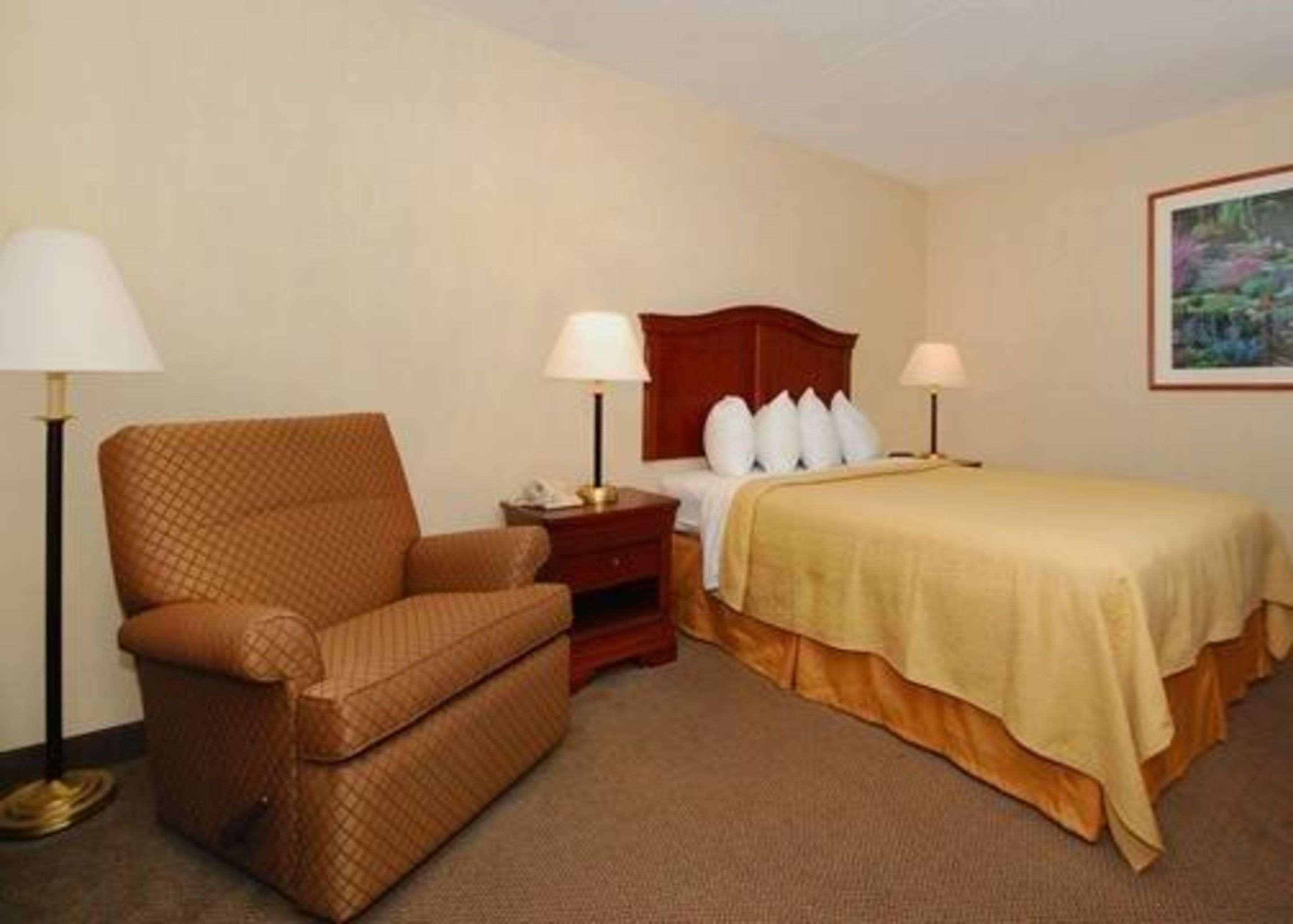 Quality Inn & Suites Данвил Екстериор снимка