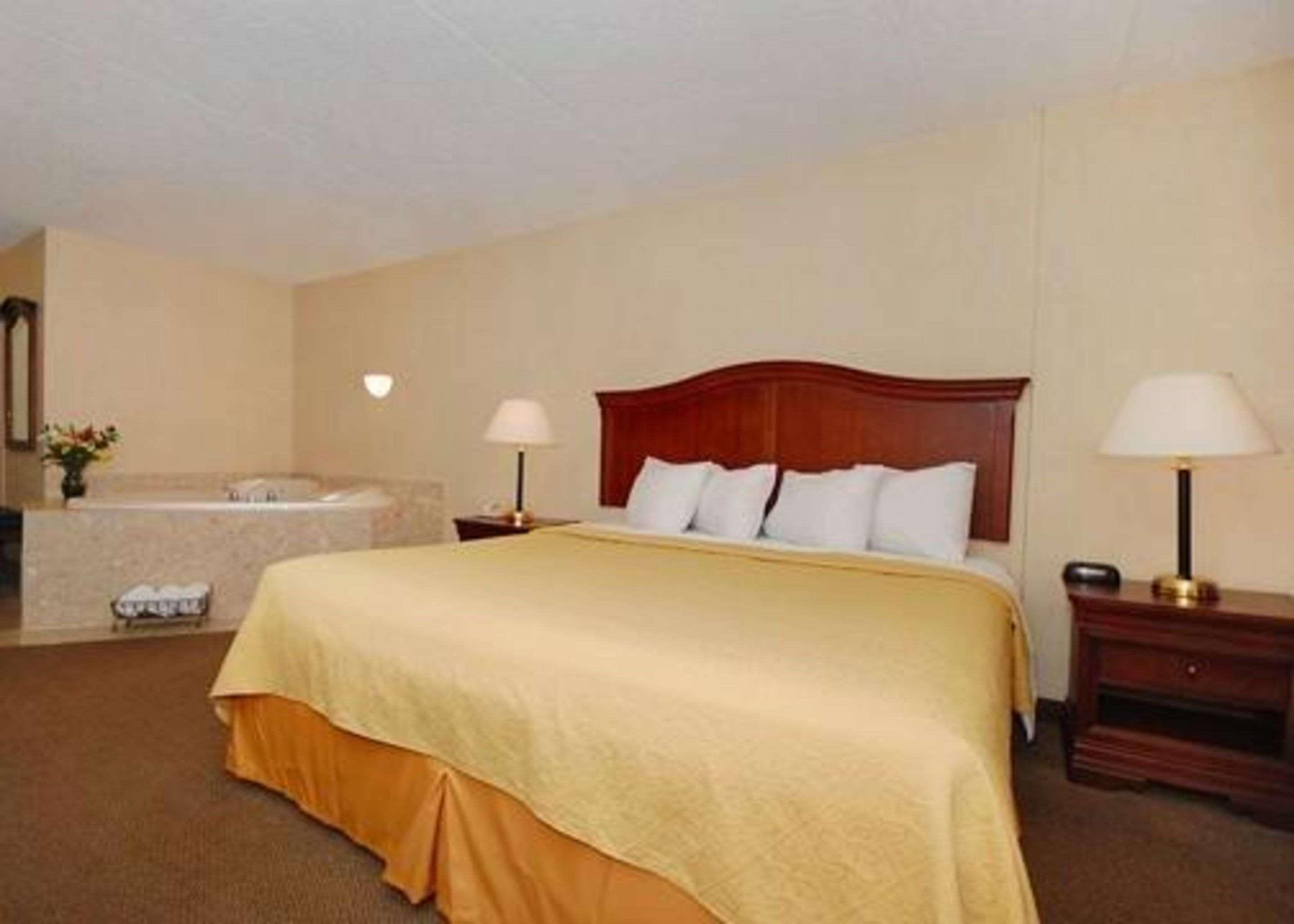 Quality Inn & Suites Данвил Екстериор снимка