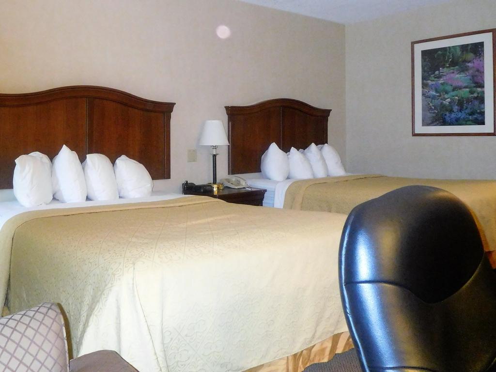 Quality Inn & Suites Данвил Екстериор снимка