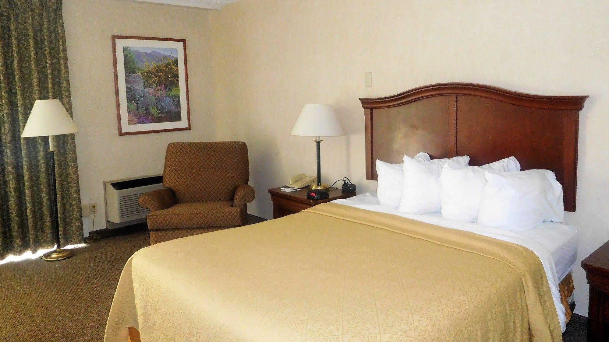 Quality Inn & Suites Данвил Екстериор снимка